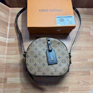 Tan/brown purse with box